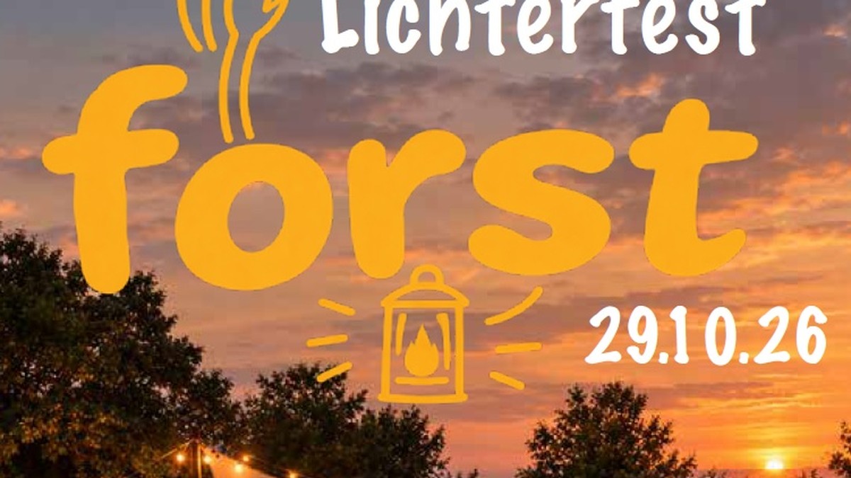 Plakat des Lichterfests Forst am 29.10.26 mit gelbem Text, Laterne und Sonnenuntergangshimmel.